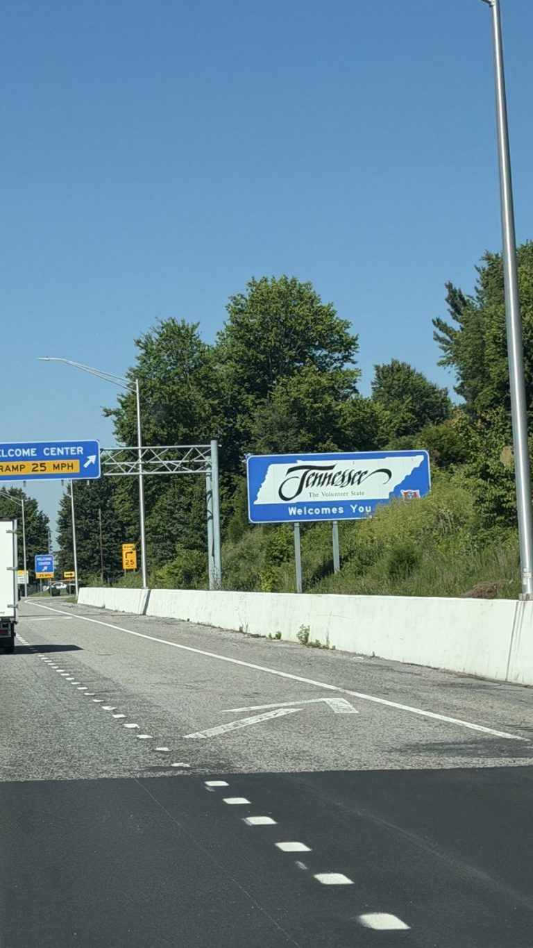 Welcome to Tennessee sign on the Midwest RV Crawl route